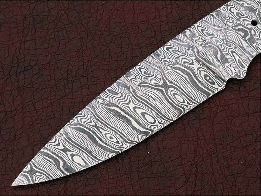 Custom Made Damascus Steel Hunting Knives Blade Blank Custom Made Damascus Steel Hunting Knives Blade Blank