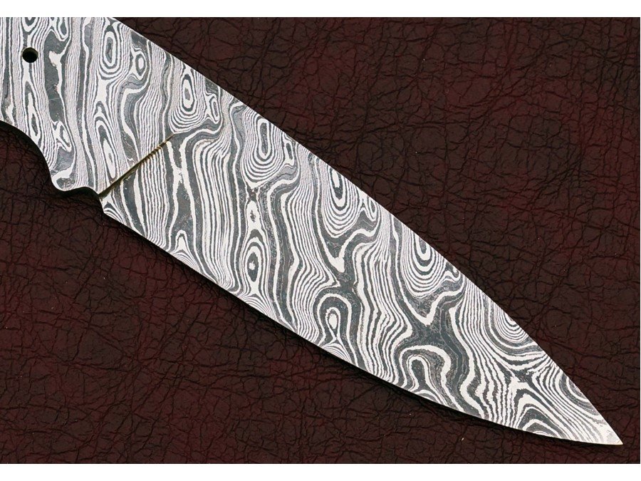 Custom Made Damascus Steel Hunting Knives Blade Blank Custom Made Damascus Steel Hunting Knives Blade Blank