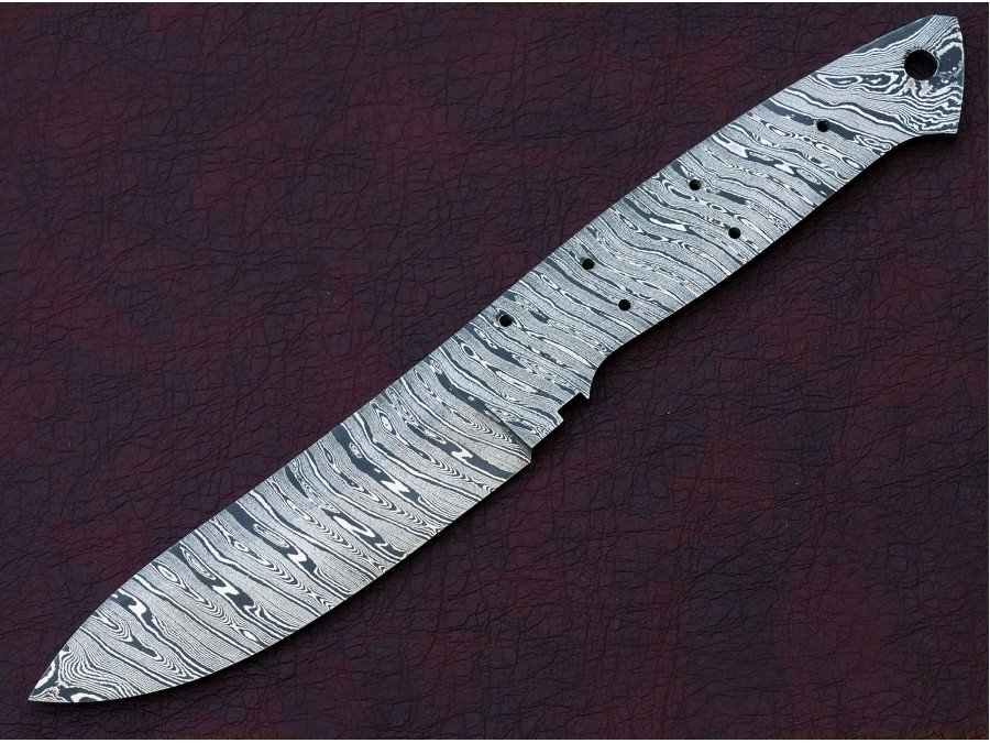 Custom Made Damascus Steel Hunting Knives Blade Blank Custom Made Damascus Steel Hunting Knives Blade Blank