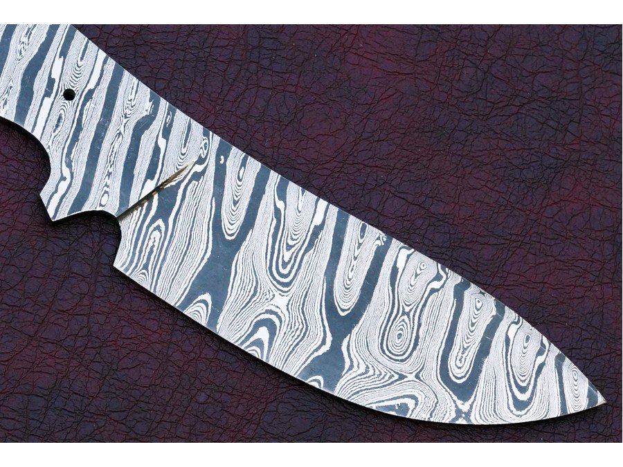 Custom Made Damascus Steel Hunting Knives Blade Blank Custom Made Damascus Steel Hunting Knives Blade Blank