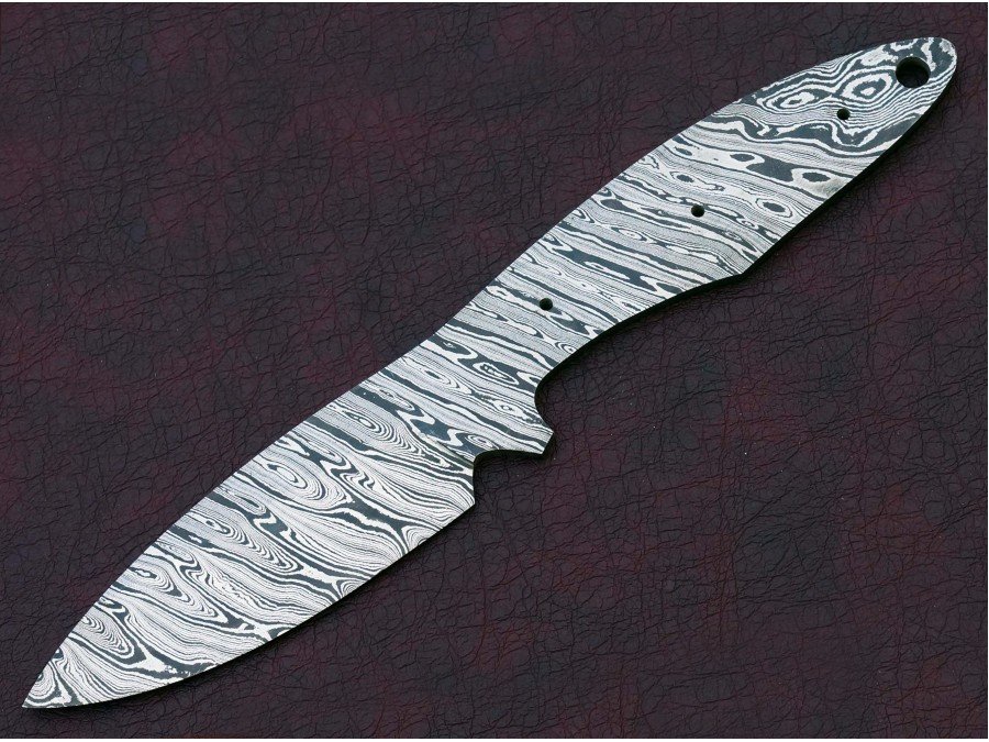 Custom Made Damascus Steel Hunting Knives Blade Blank Custom Made Damascus Steel Hunting Knives Blade Blank