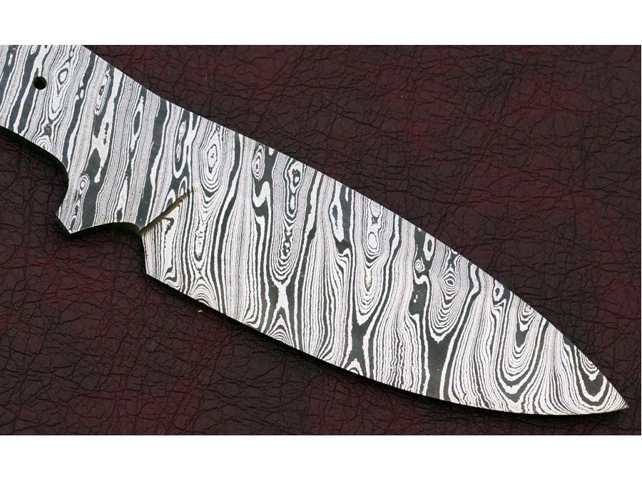 Custom Made Damascus Steel Hunting Knives Blade Blank Custom Made Damascus Steel Hunting Knives Blade Blank