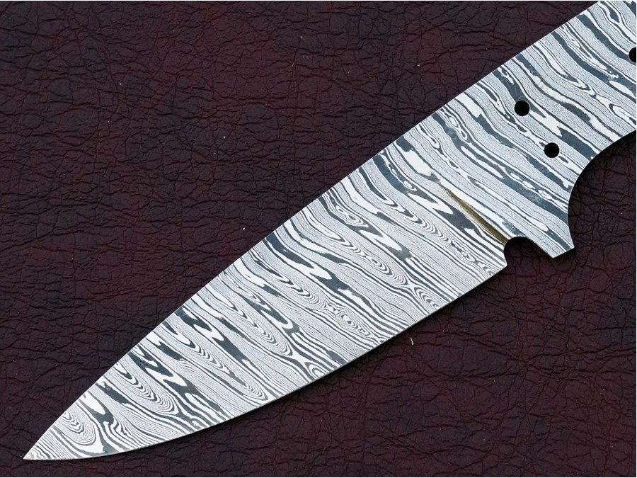 Custom Made Damascus Steel Hunting Knives Blade Blank Custom Made Damascus Steel Hunting Knives Blade Blank