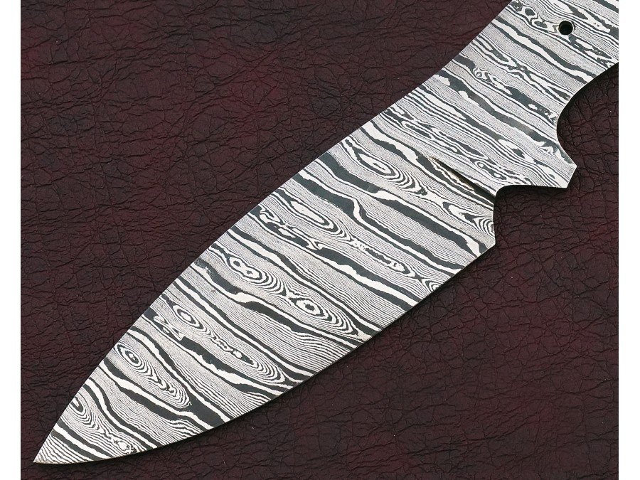 Custom Made Damascus Steel Hunting Knives Blade Blank Custom Made Damascus Steel Hunting Knives Blade Blank