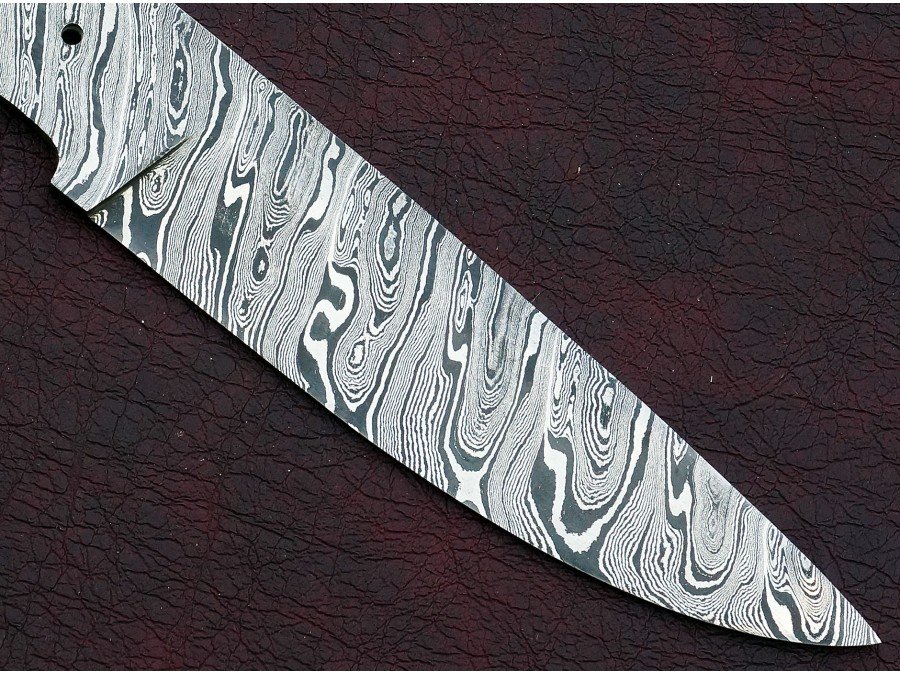 Custom Made Damascus Steel Hunting Knives Blade Blank Custom Made Damascus Steel Hunting Knives Blade Blank